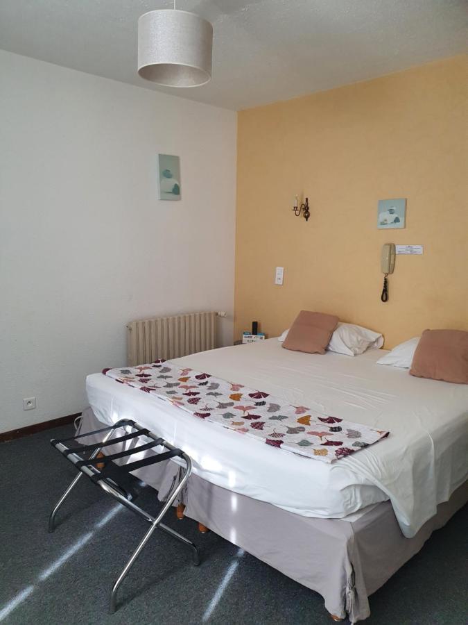 Le Petit Manoir Logis Hotel 3*